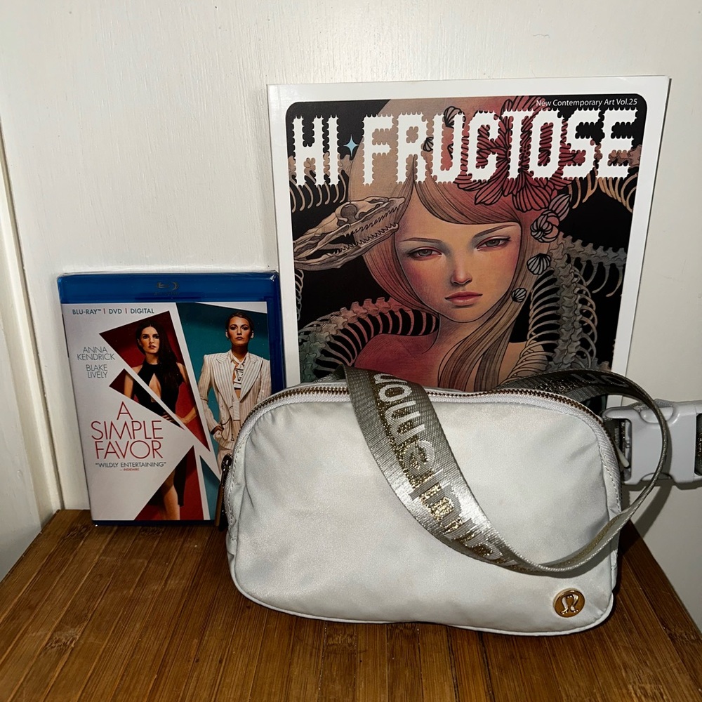 Lululemon Athletica Gray White Gold Glitter Crossbody Everywhere Belt Bag 1L - Picture 16 of 16